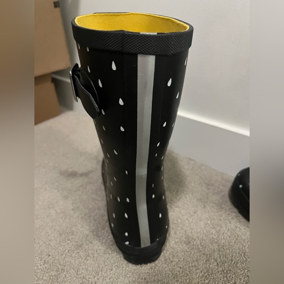 Cute polka dot dark blue almost black and raindrop white size 9 nearly new boots - Picture 7 of 12